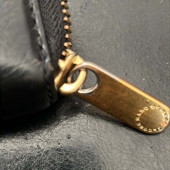 Marc by Marc Jacobs black leather zippered wallet - Picture 7 of 11